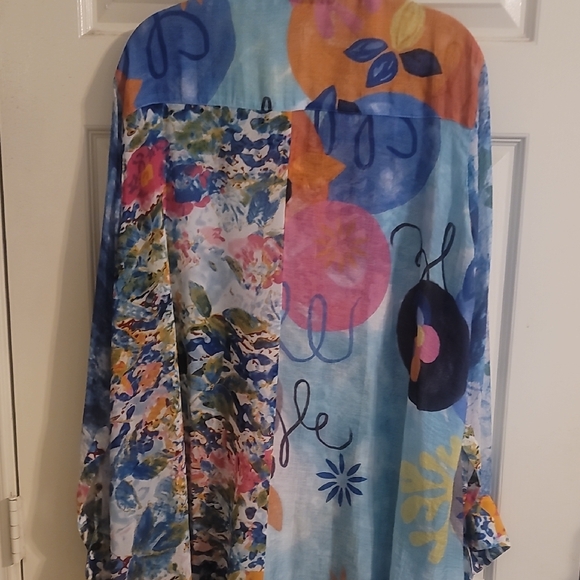 Colorful Abstract Button-Up Blouse - Picture 4 of 4